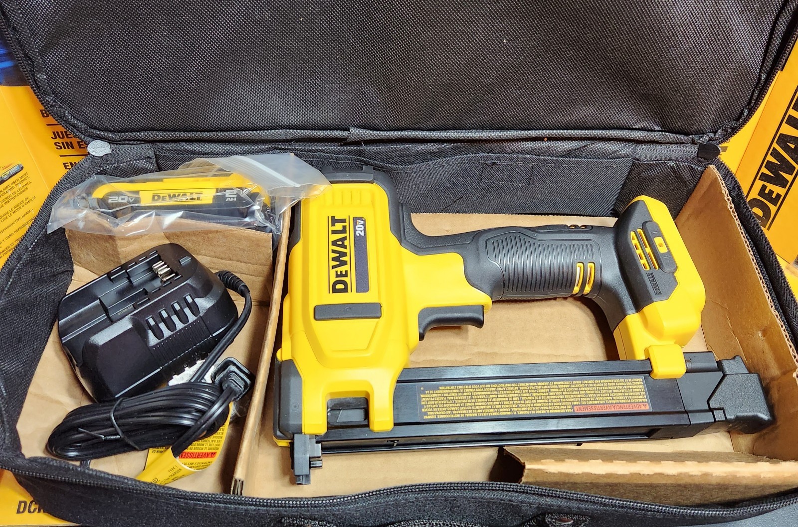 ⭐️NEW⭐️ DEWALT 20V MAX Cordless Cable Stapler Kit