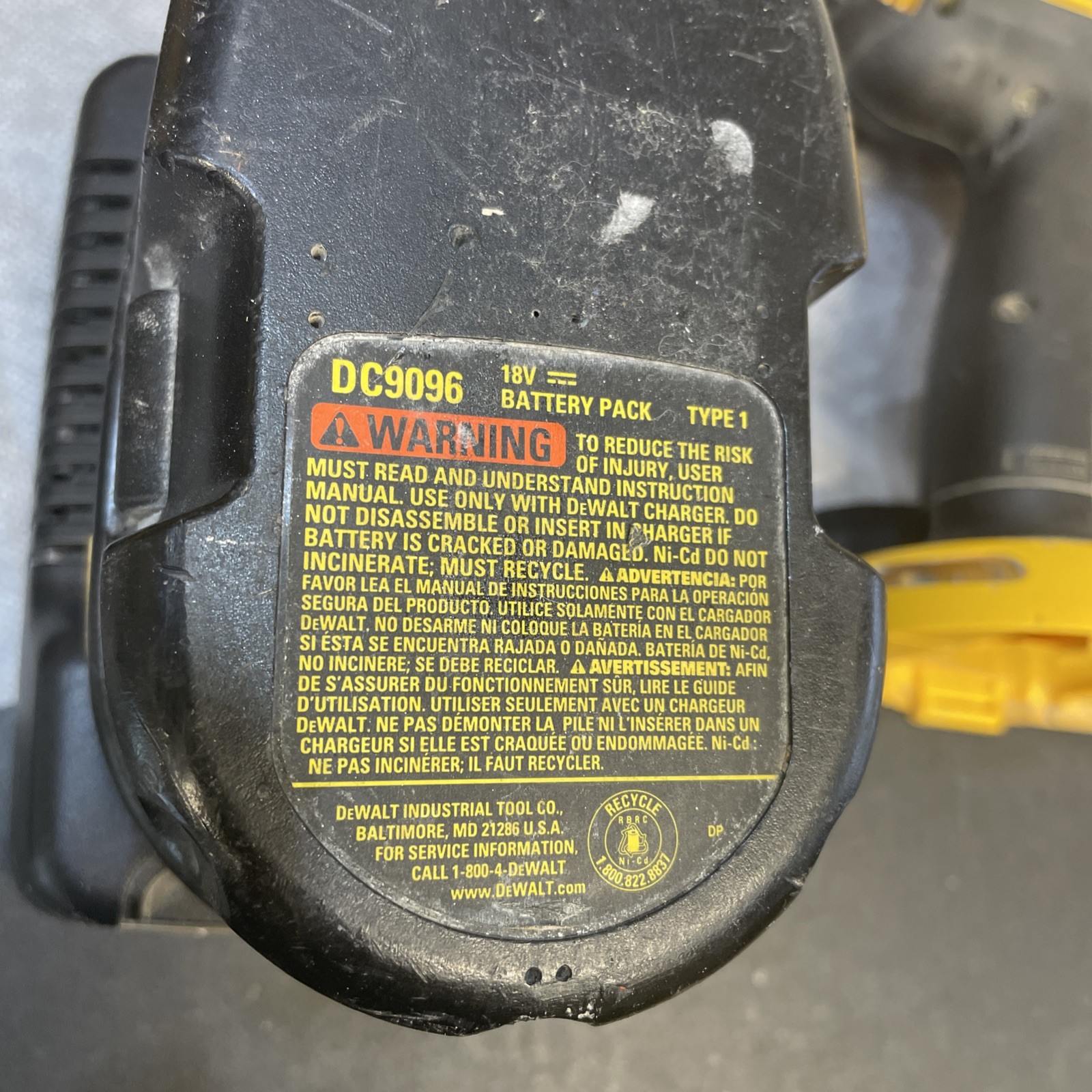 DEWALT DC720 18 Volt 1/2-Inch Cordless Drill/Driver Complete Kit. Tested. Read