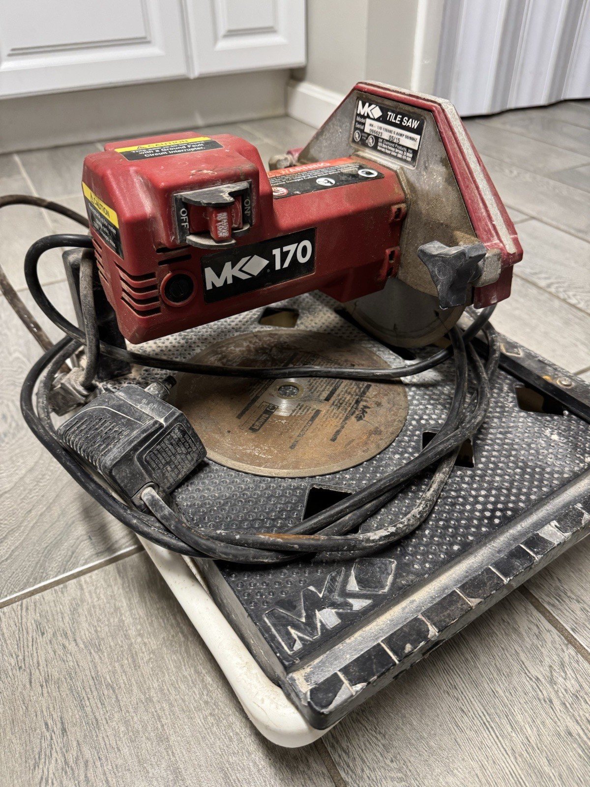 MK Diamond MK-170 Tile Saw Corded Electric 116V 1/3HP 6.4AMP Red Black