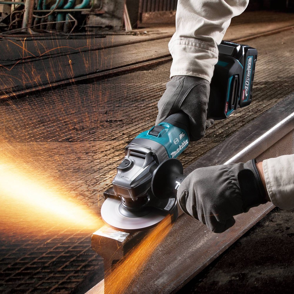 Makita GAG01M1 40V MAX XGT Li-Ion Cordless 4-1/2 in./5 in. Grinder KT (4 Ah) New
