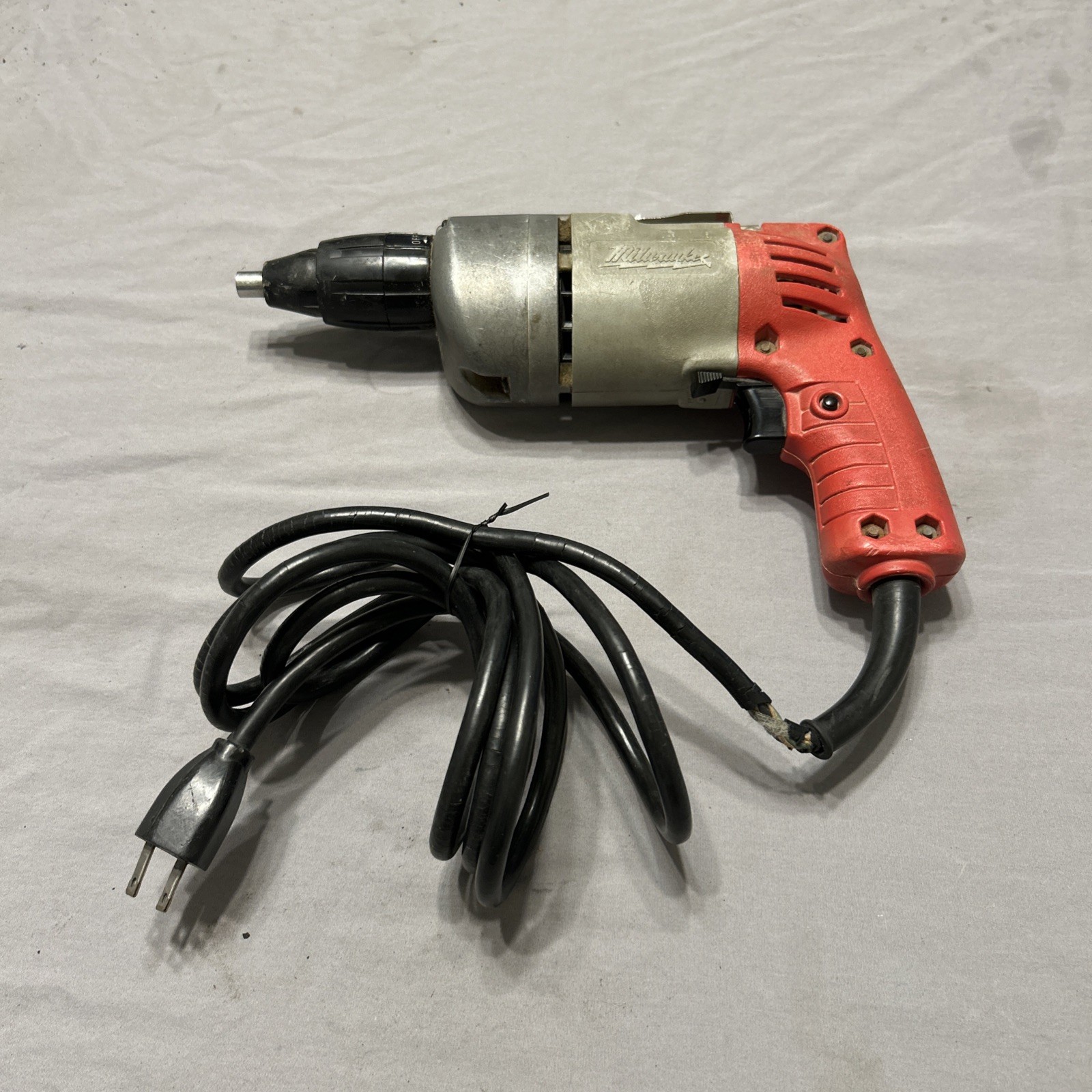 MILWAUKEE CORDED SCREW SHOOTER GUN 6798-1 0-2500RPM 120V (BAD POWER CORD)