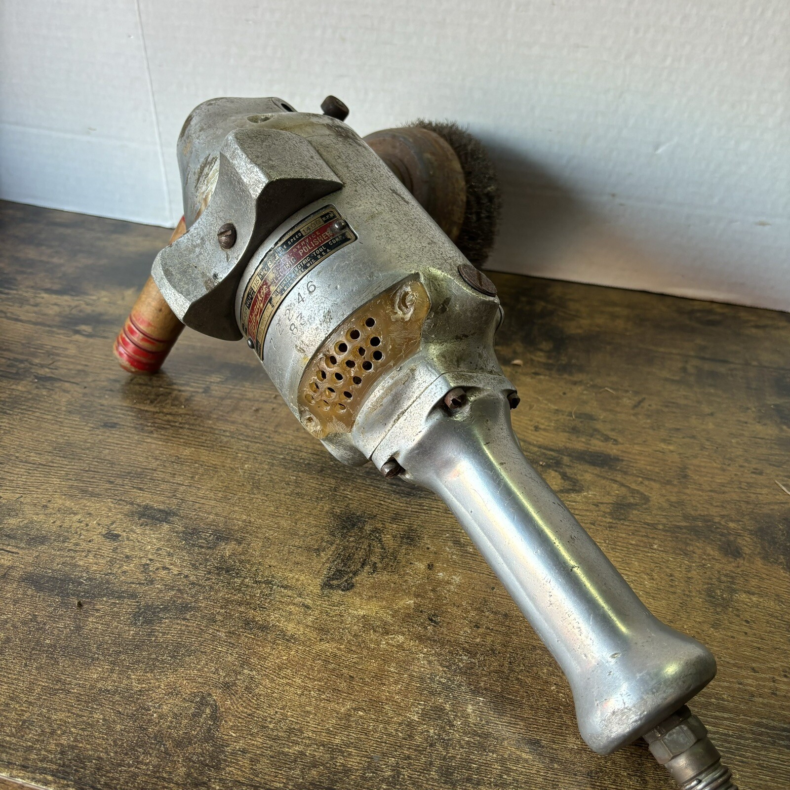 Vintage Milwaukee P-135 Super Service Electric Polisher 3.7amp 1400rpm 72246-83