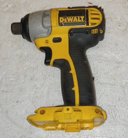 DEWALT C825 18V 1/4in Cordless Impact Driver 0-2400 RPM Tool Only