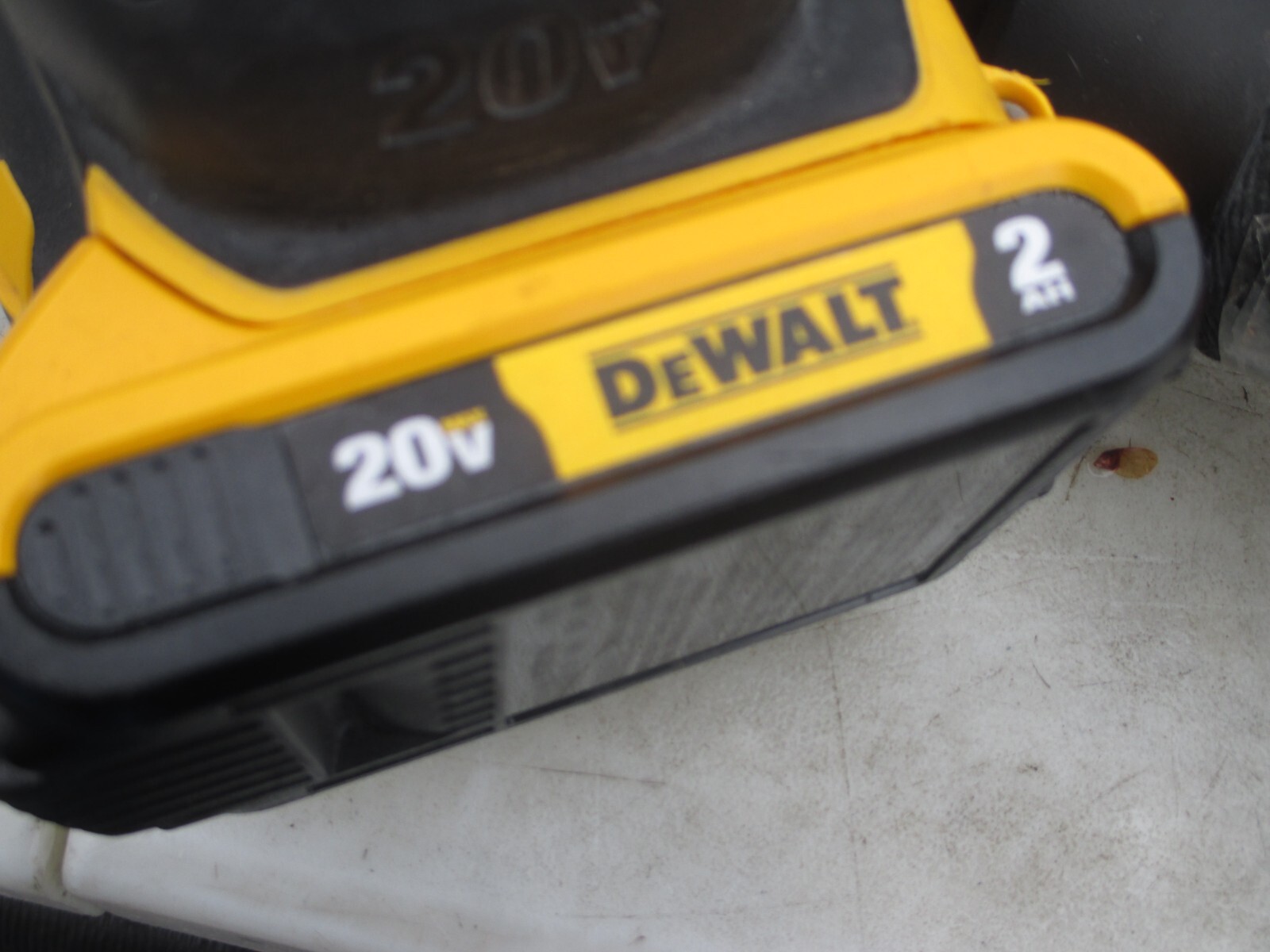 DeWalt DCW210 20v Cordless Brushless Orbital Sander 2.0 battery, no charger