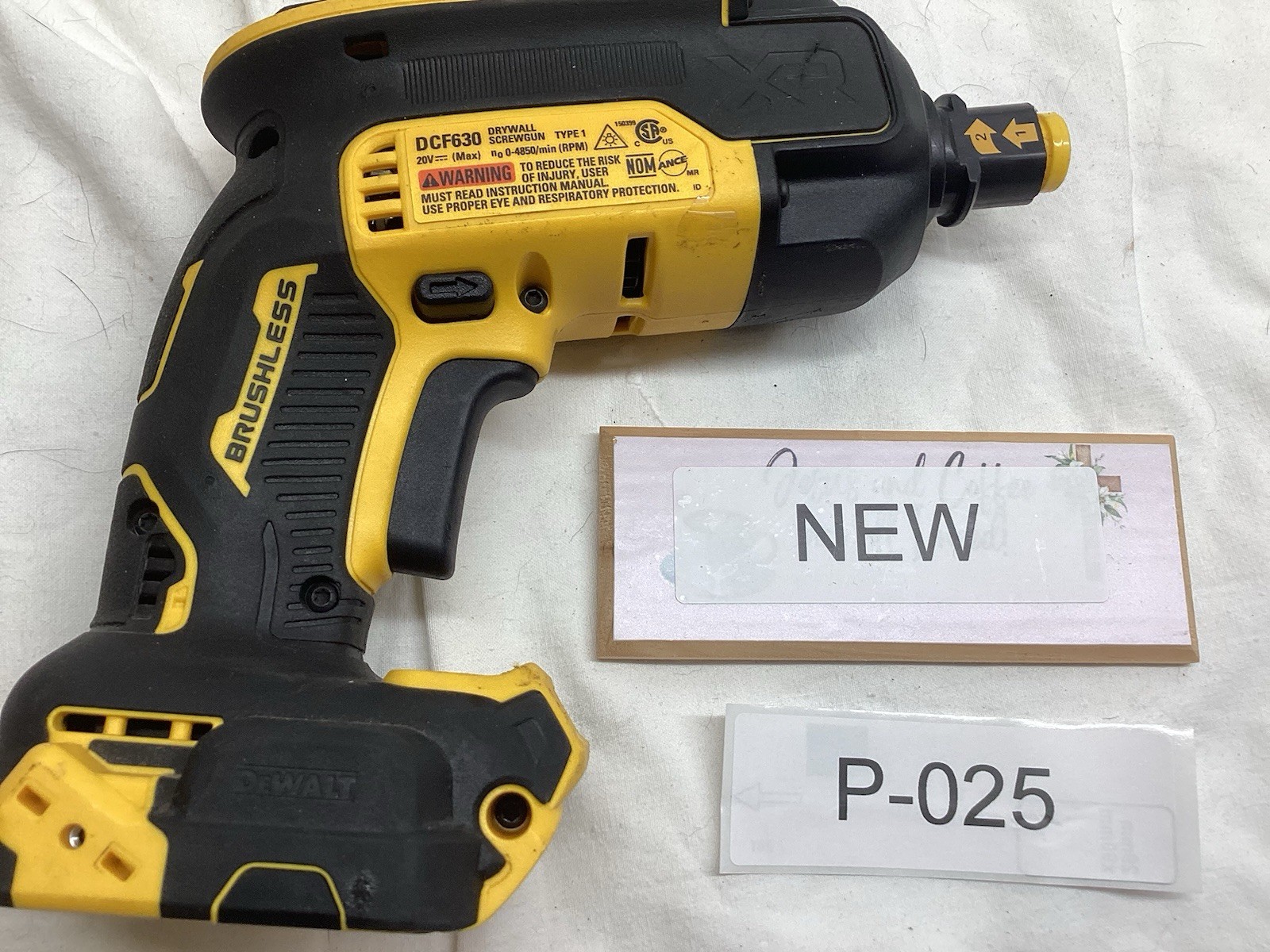 DEWALT DCF630B 20V XR Brushless Screwgun, 1 DCB205 5.0Ah Battery Charger P024