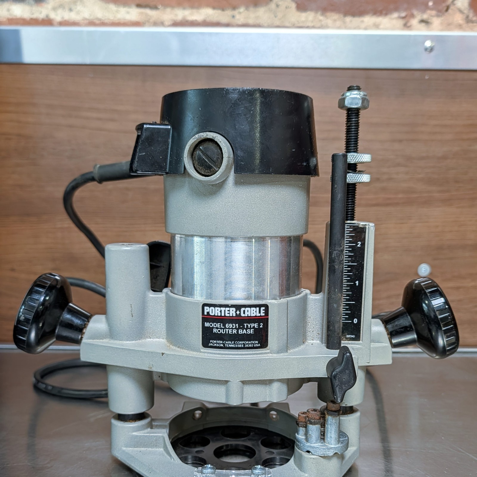 Porter Cable 6902 Heavy Duty Router w/ 1001 fixed base 6931 plunge base & case