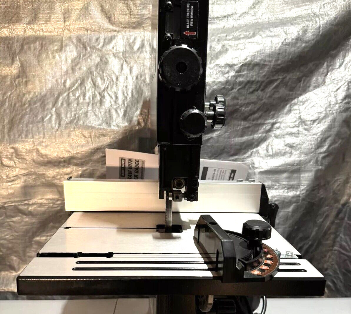 2.8-Amp 9-Inch Benchtop Band Saw