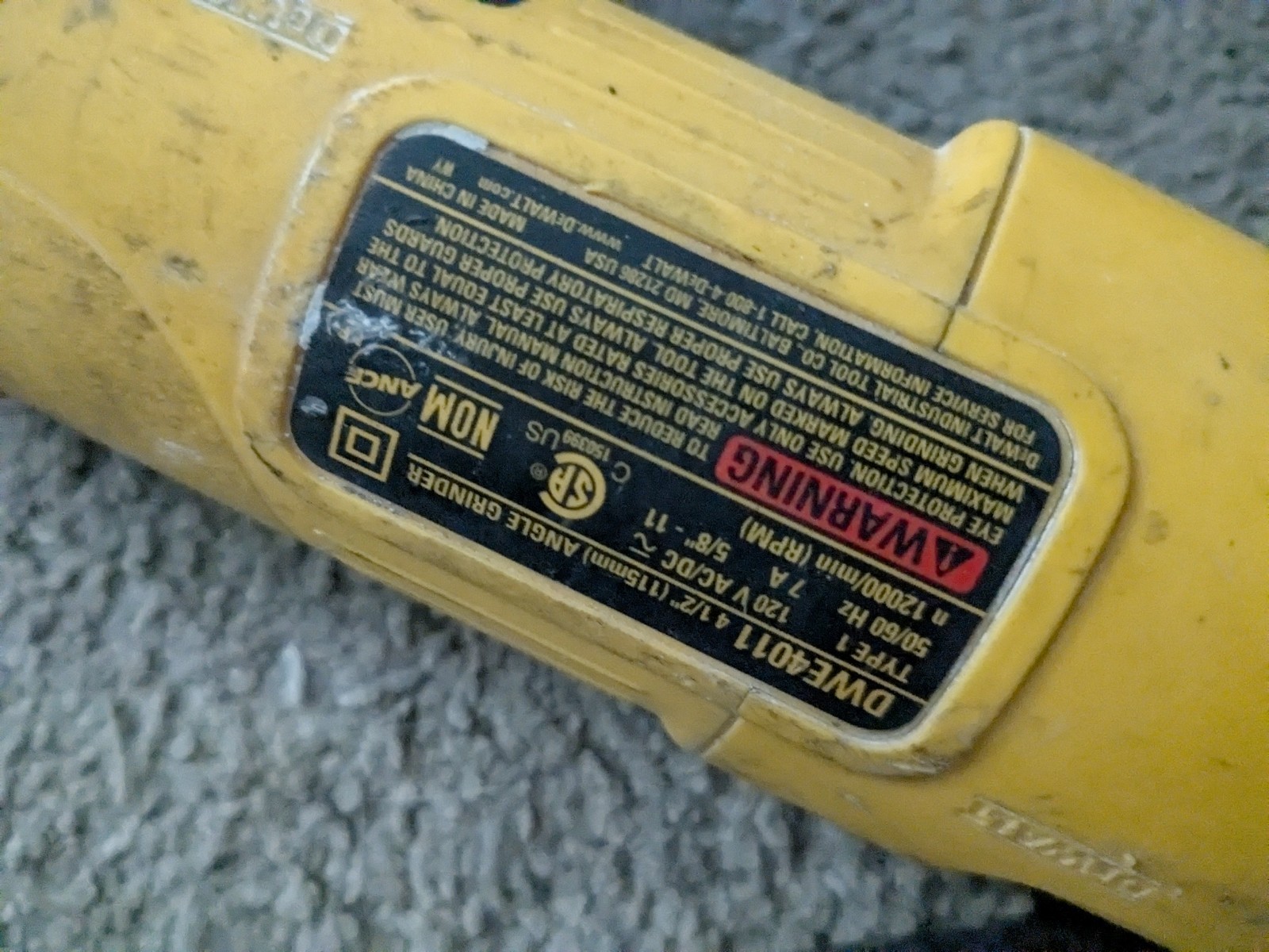Dewalt 4-1/2 in. Small Angle Grinder with One-Touch™ Guard DWE4011 (T2-D7)