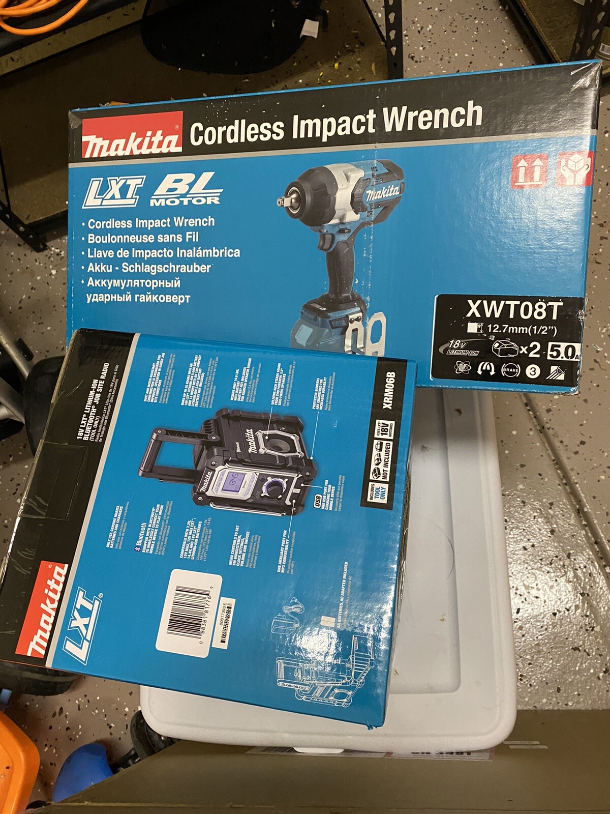 Makita XWT08T 1/2” drive impact wrench Kit Plus BluetoothRadio And Extra Battery