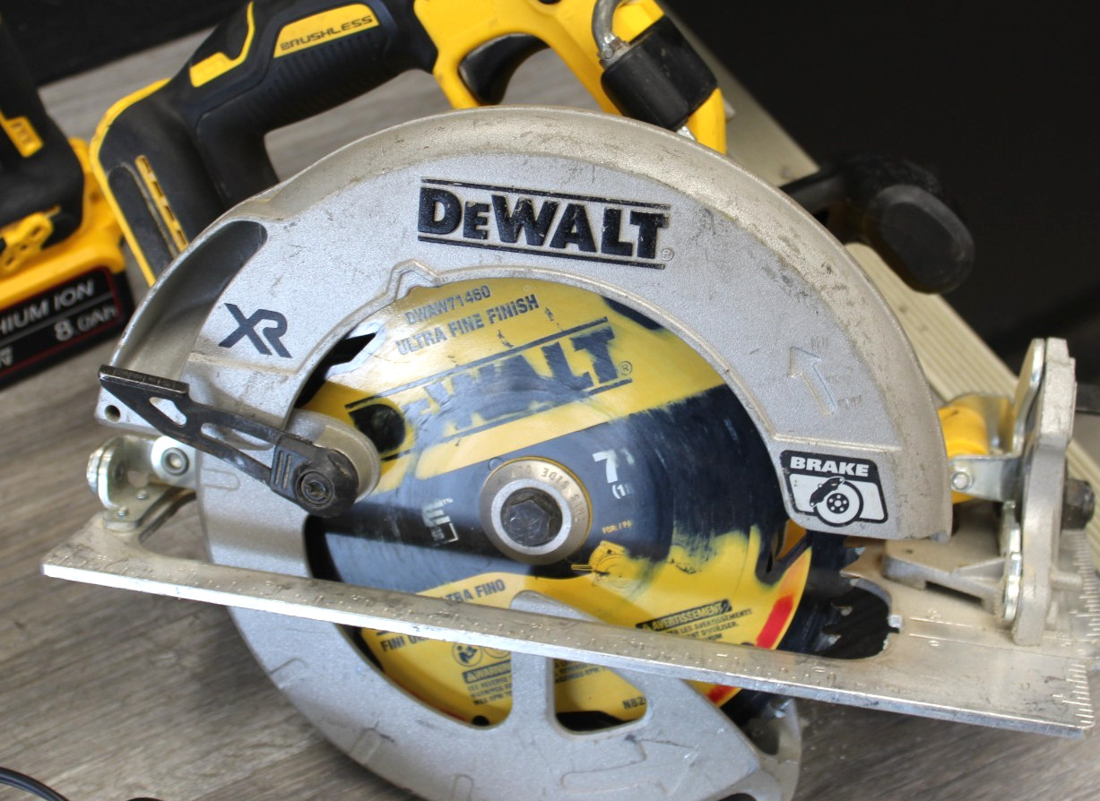Dewalt 20v Brushless 4 Tool Comb, 2 Drill&rsquo;s, Screwgun, Saw & 2 Batteries/Charger