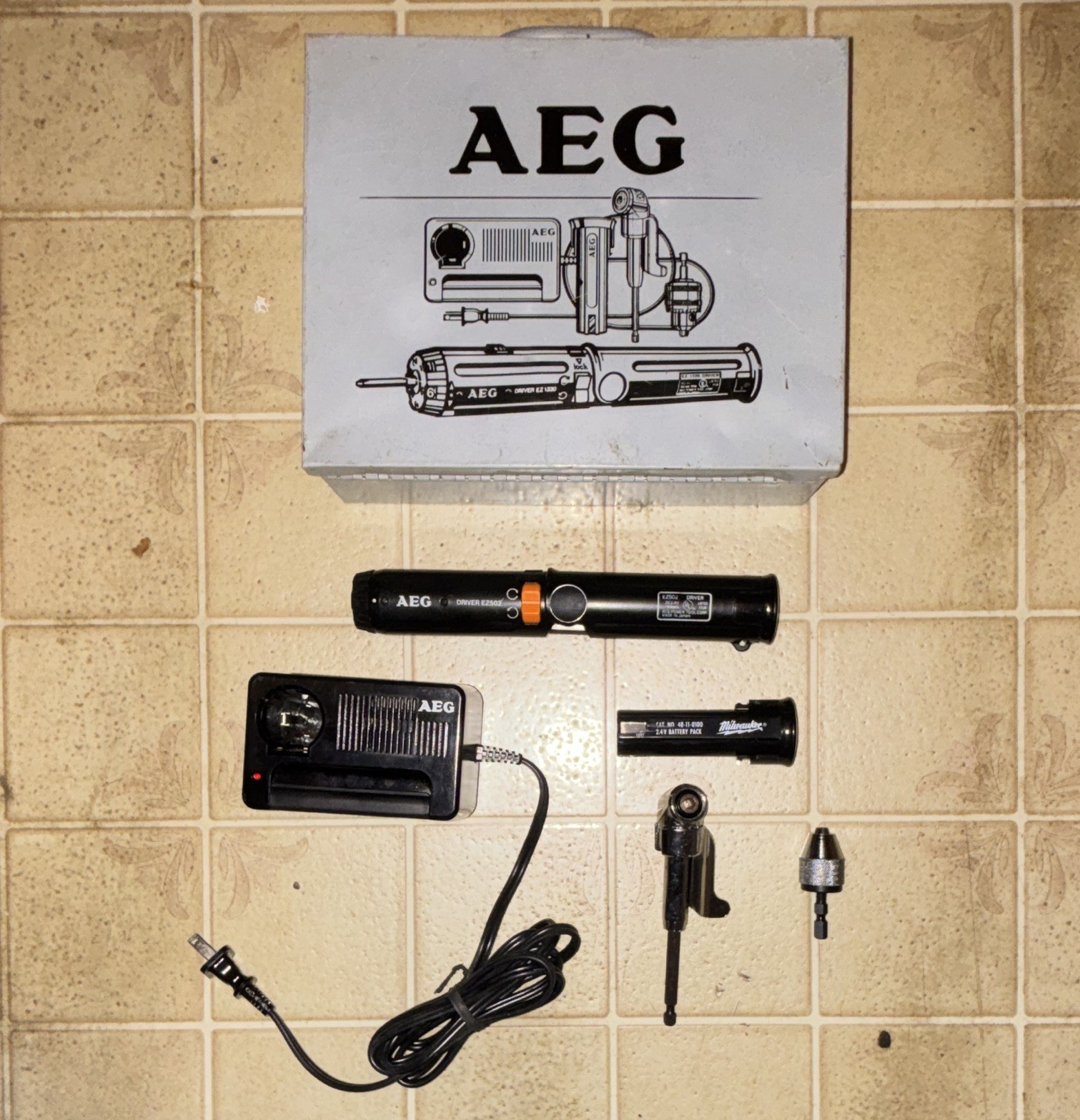 AEG Driver EZ502 2.4V Cordless Screwdriver Kit Case Battery Charger Attachments