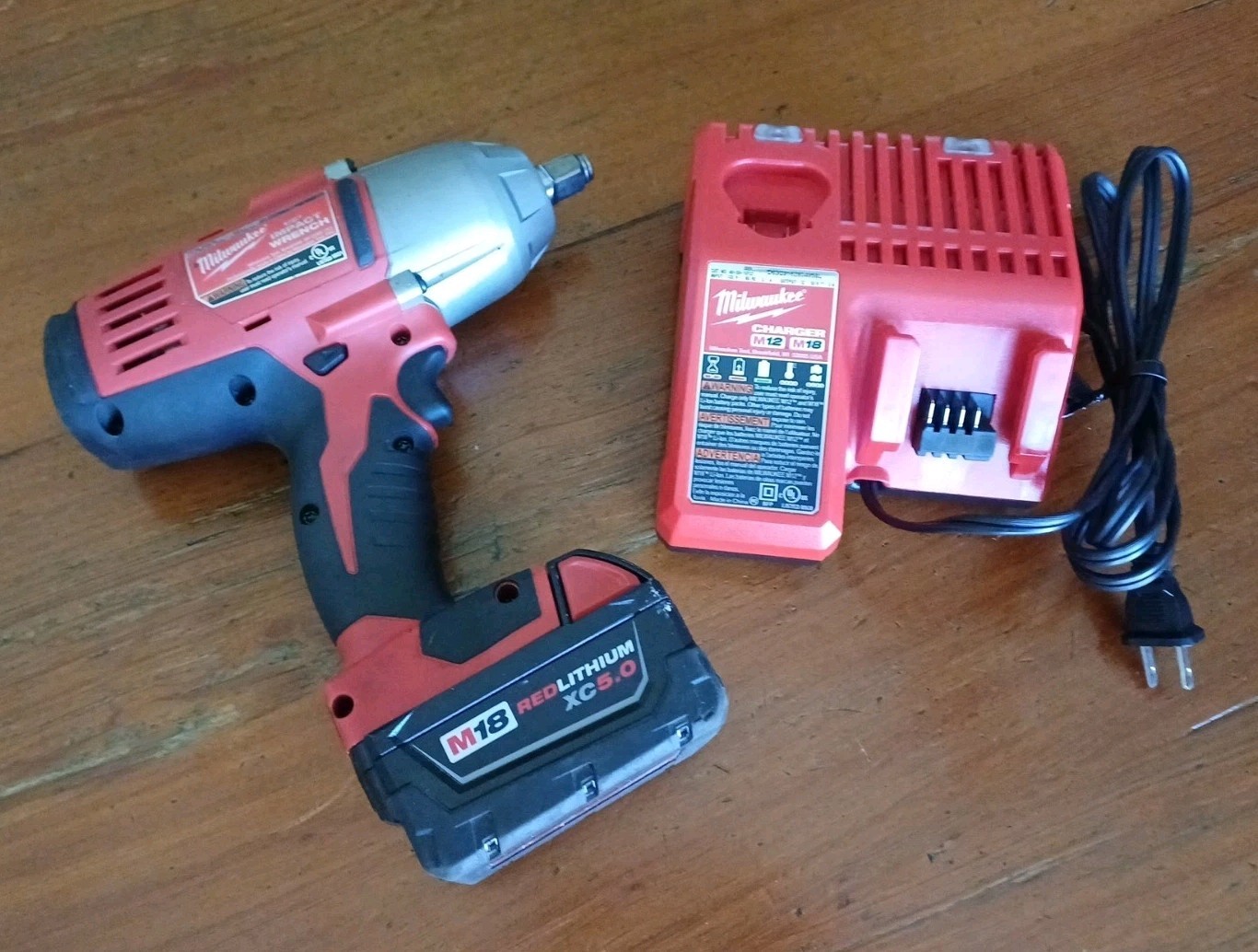 MILWAUKEE M18 2663-20 1/2&Prime; IMPACT WRENCH & 5.0AH BATTERY & CHARGER