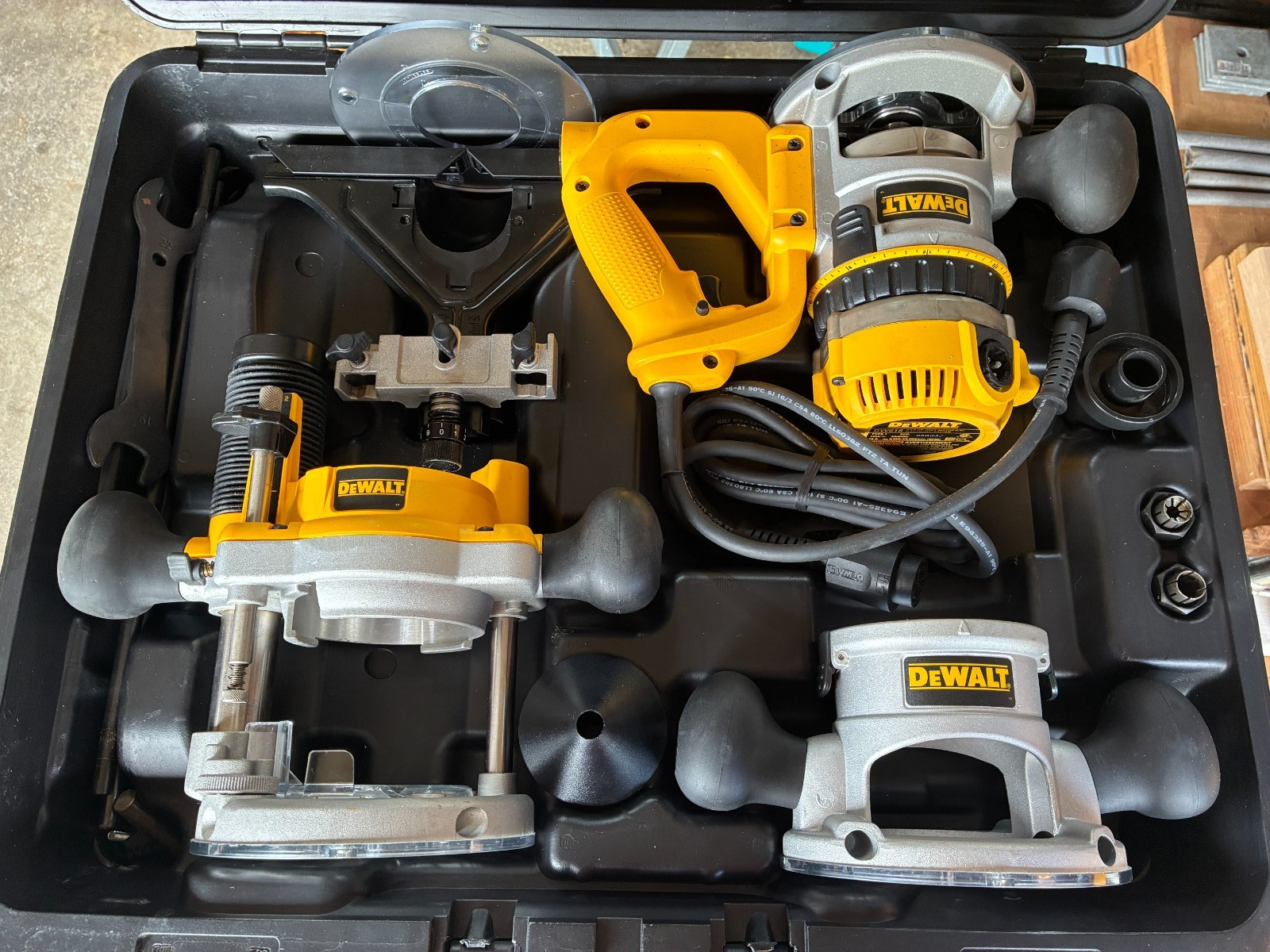 DeWalt DW618B3 Router Kit 3Base Fixed Plunge DHandle Case/Accessories-Ships Free