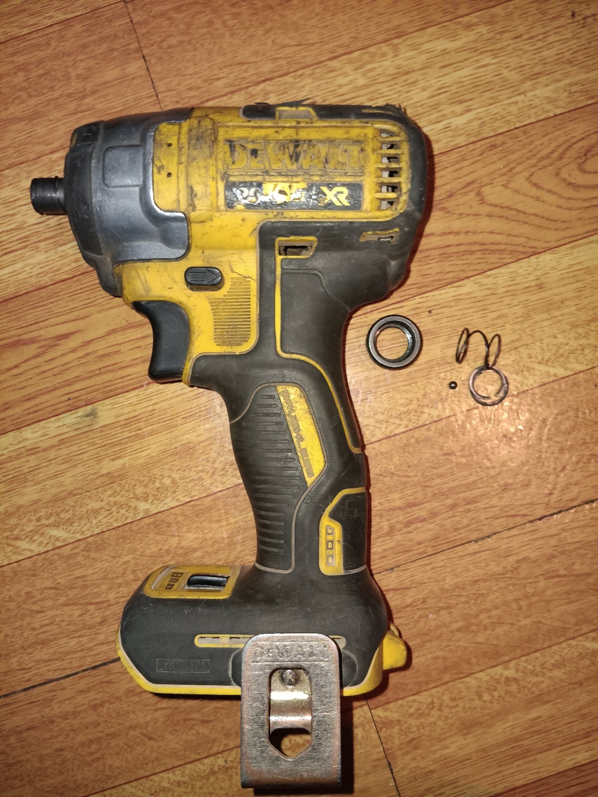 DEWALT XR 20V XR Cordless Brushless Impact Driver DCF887 works READ parts