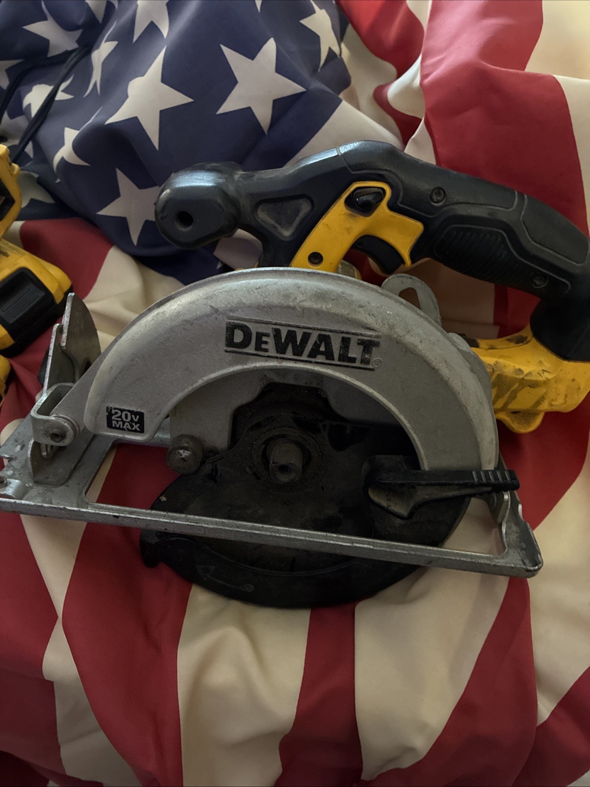 DEWALT DCS393 20V 6-1/2&Prime; Cordless Circular Saw – Tool Only