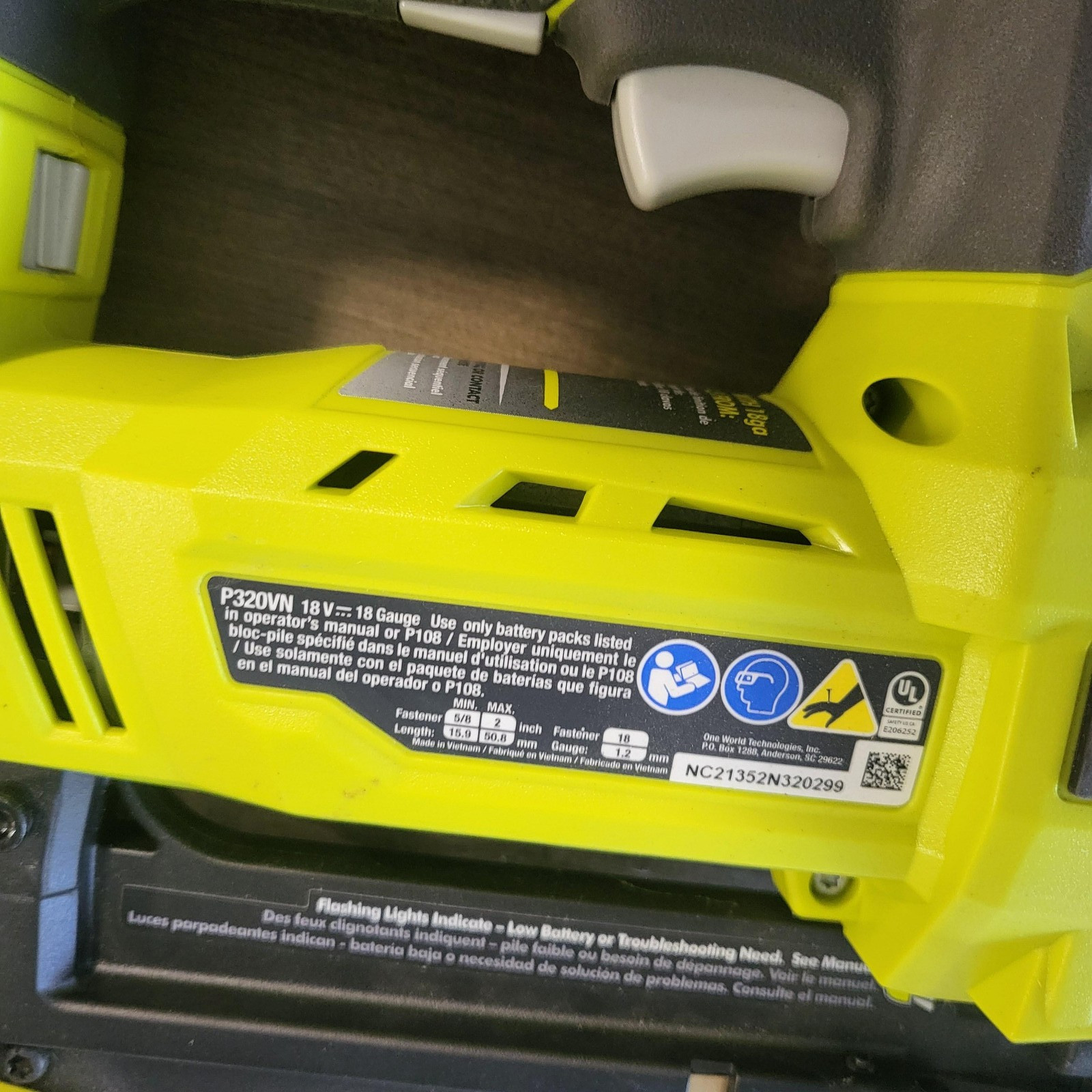 Ryobi P320VN 18V AirStrike 18Ga Cordless Brad Nailer W/ Battery and Charger ONE+