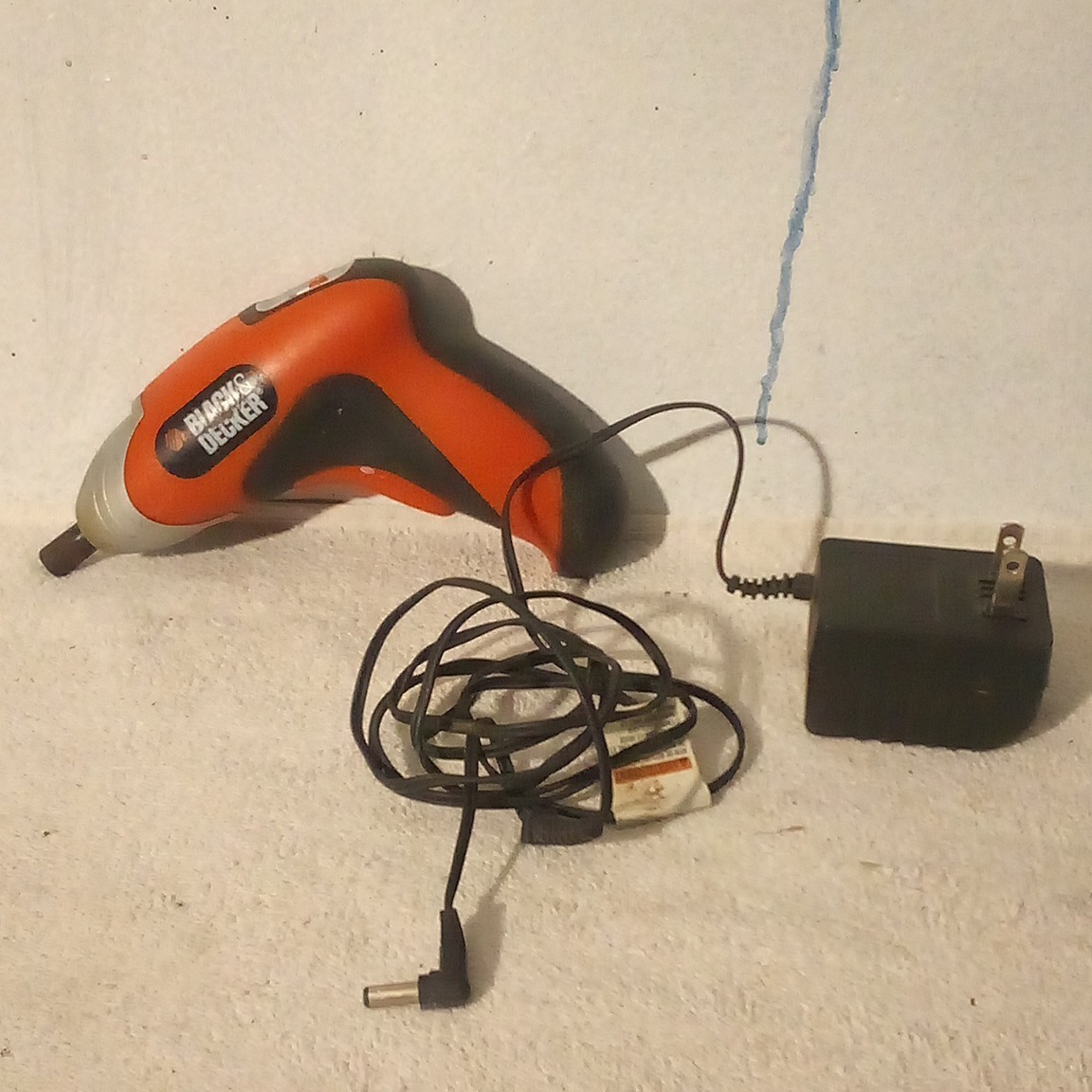 BLACK+DECKER CSD300T 3.6V Cordless Screwdriver Keyless 1/4&Prime; + Charger