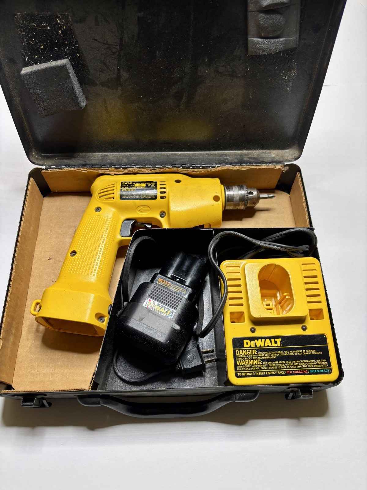 DEWALT 9.6V Cordless 3/8-inch with Case, Battery and Charger