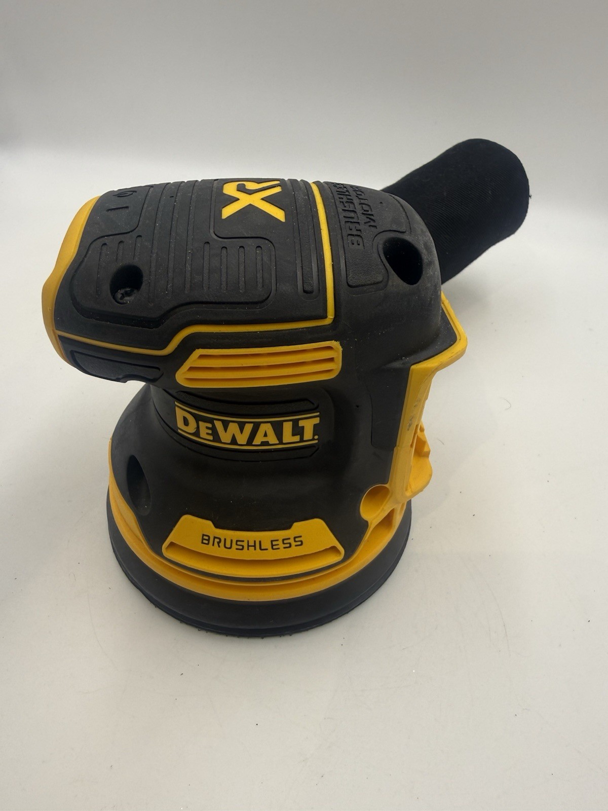 DEWALT 20V MAX XR 5&Prime; Orbital Sander DCW210B – Black/Yellow