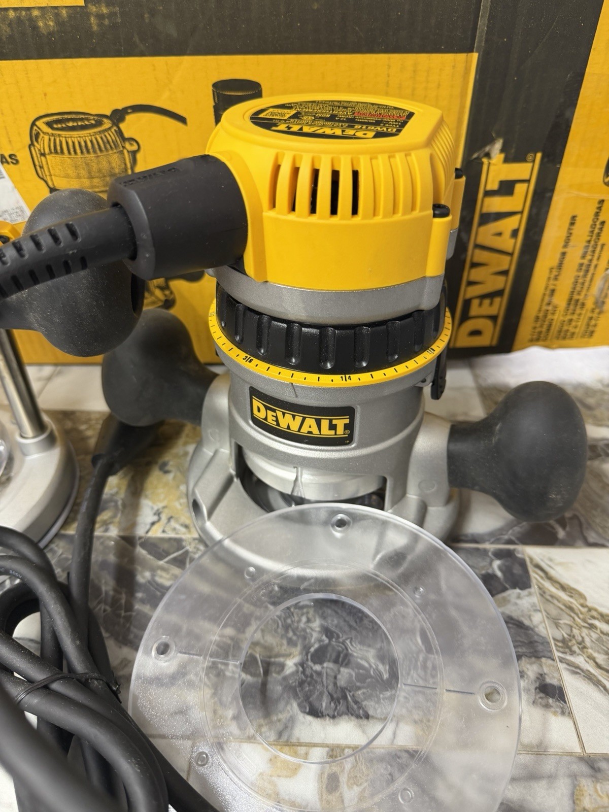 DEWALT DW618PKB 12-Amp Variable Speed Router Kit, Fixed and Plunge Bases