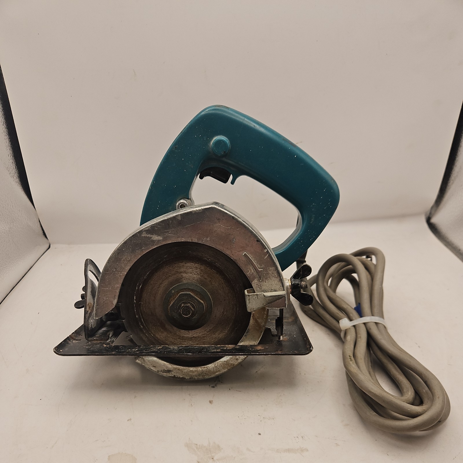Makita 4200 Circular Trim Saw 4 In. 115V 50/60Hz Made in Japan