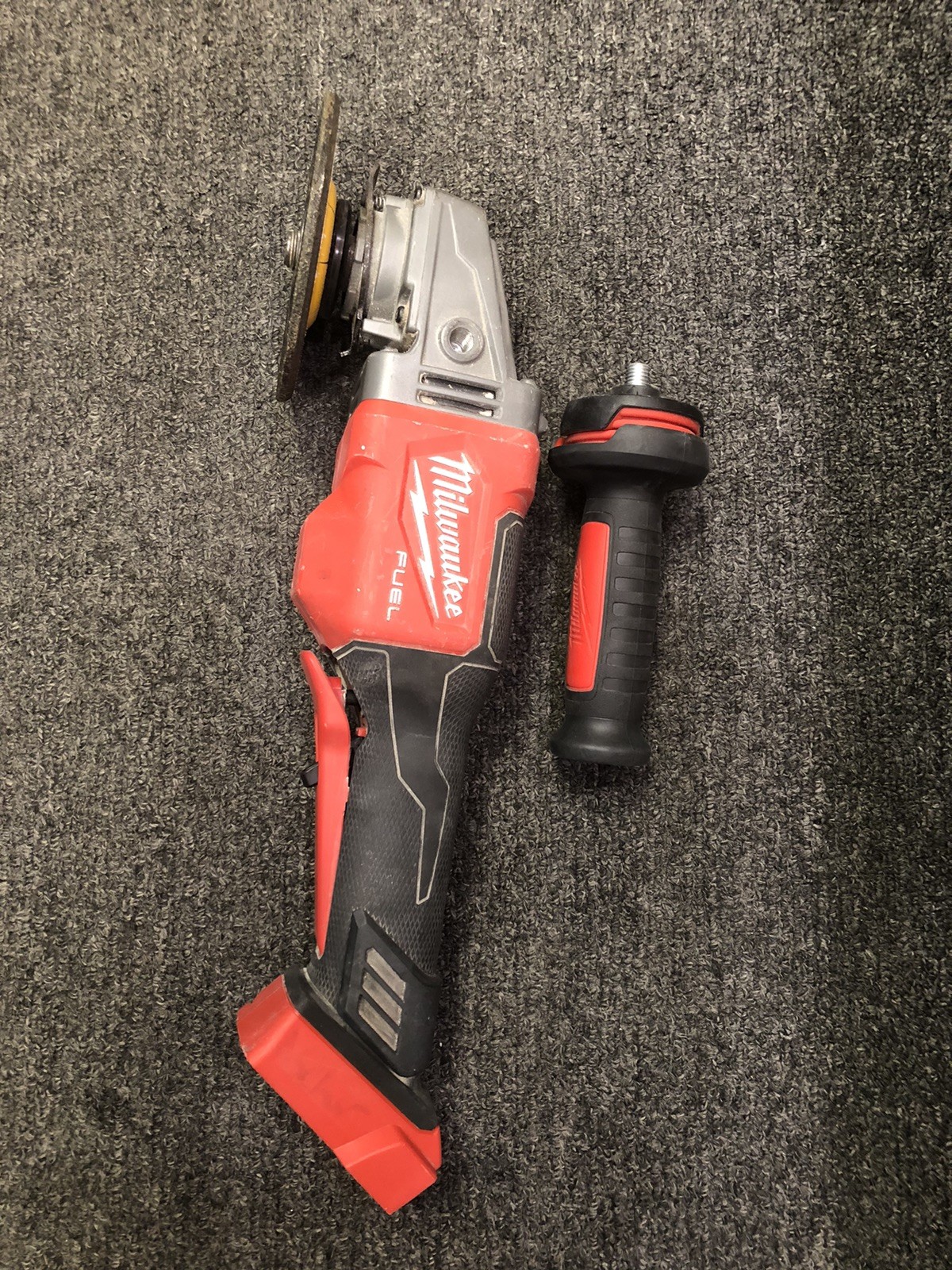 Milwaukee Fuel 4 1/2 / 6&Prime; Angle Grinder Kit CP3.0 Battery Included