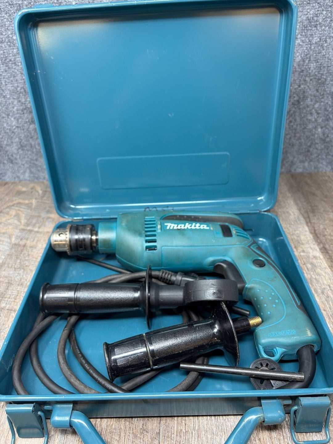 Makita HP1640 Hammer Drill 5/8” Corded w/ Side Handle & Chuck Key metal case