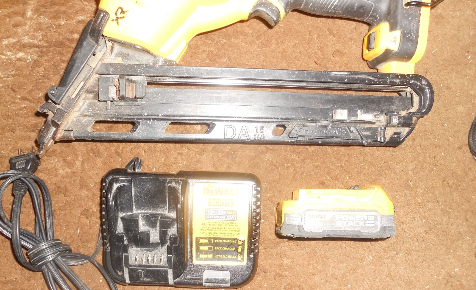 DEWALT DCN650 20V 15 Gauge Finish Nailer Kit with Power Stack Battery & Charger
