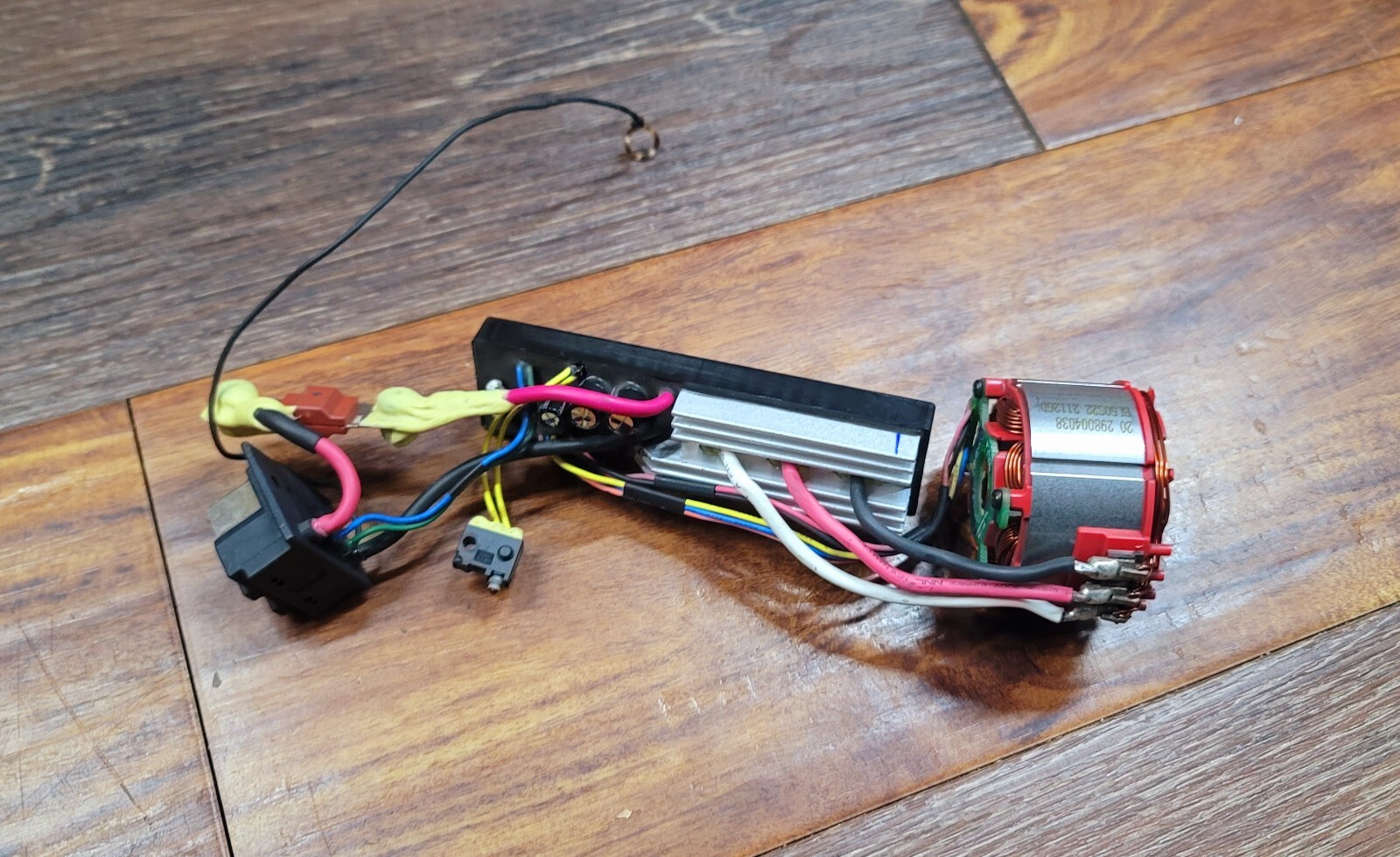 Milwaukee WIRE & FIELD ASSEMBLY FOR 2880-20 M18 FUEL 18V Cordless Grinder