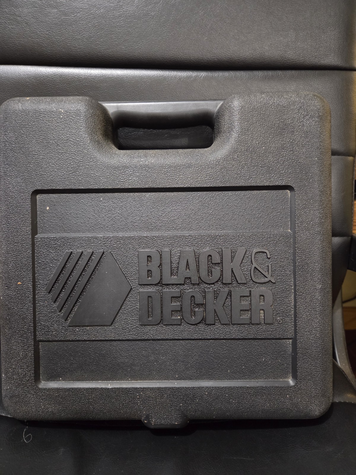 BLACK & DECKER – Corded Drill 4.5A 0-1350 RPM DR210 10MM Type 1 TESTED + Bits