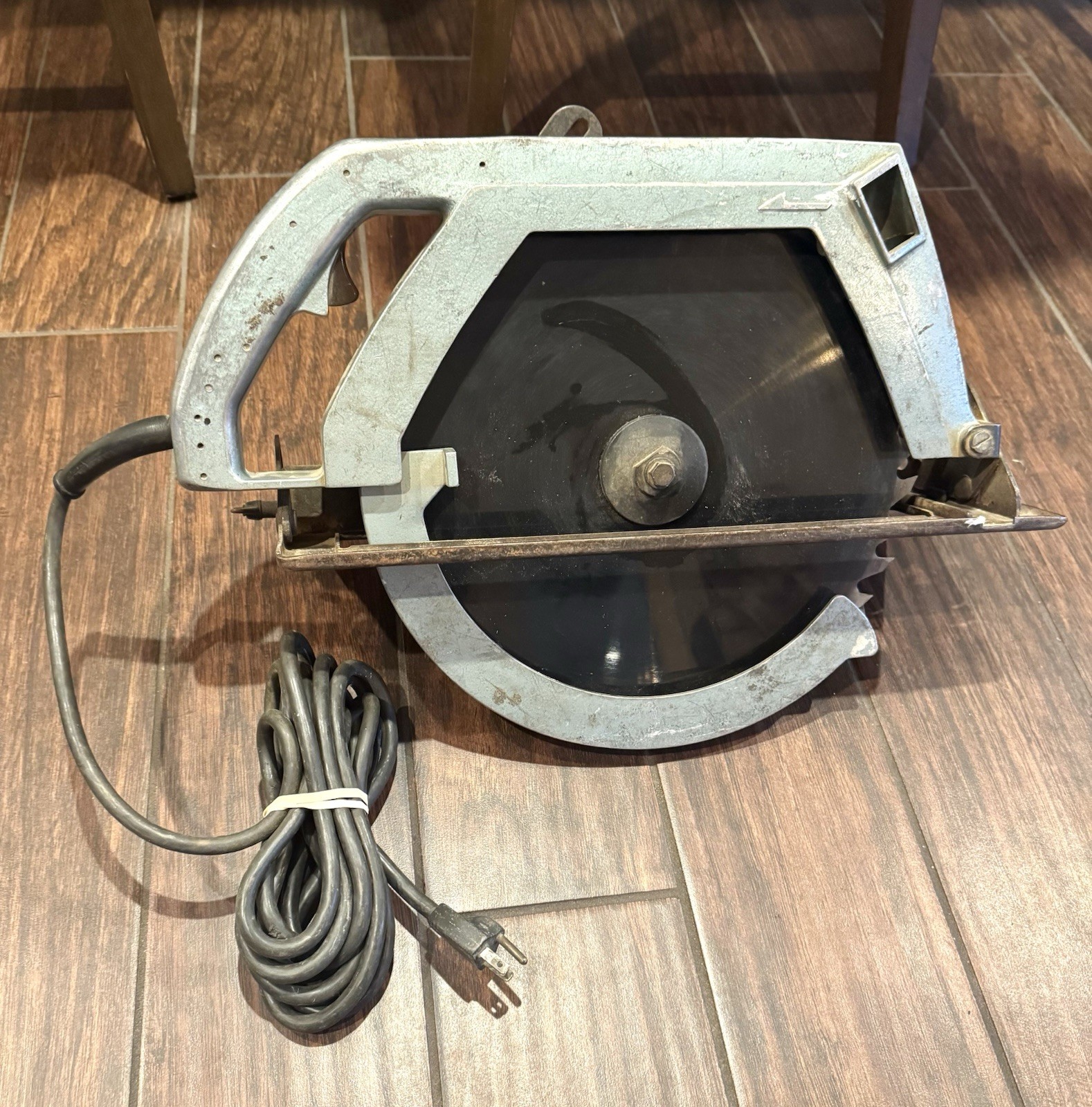 Makita 13” 335 Dia Circular Saw Model 5103 w/Blade