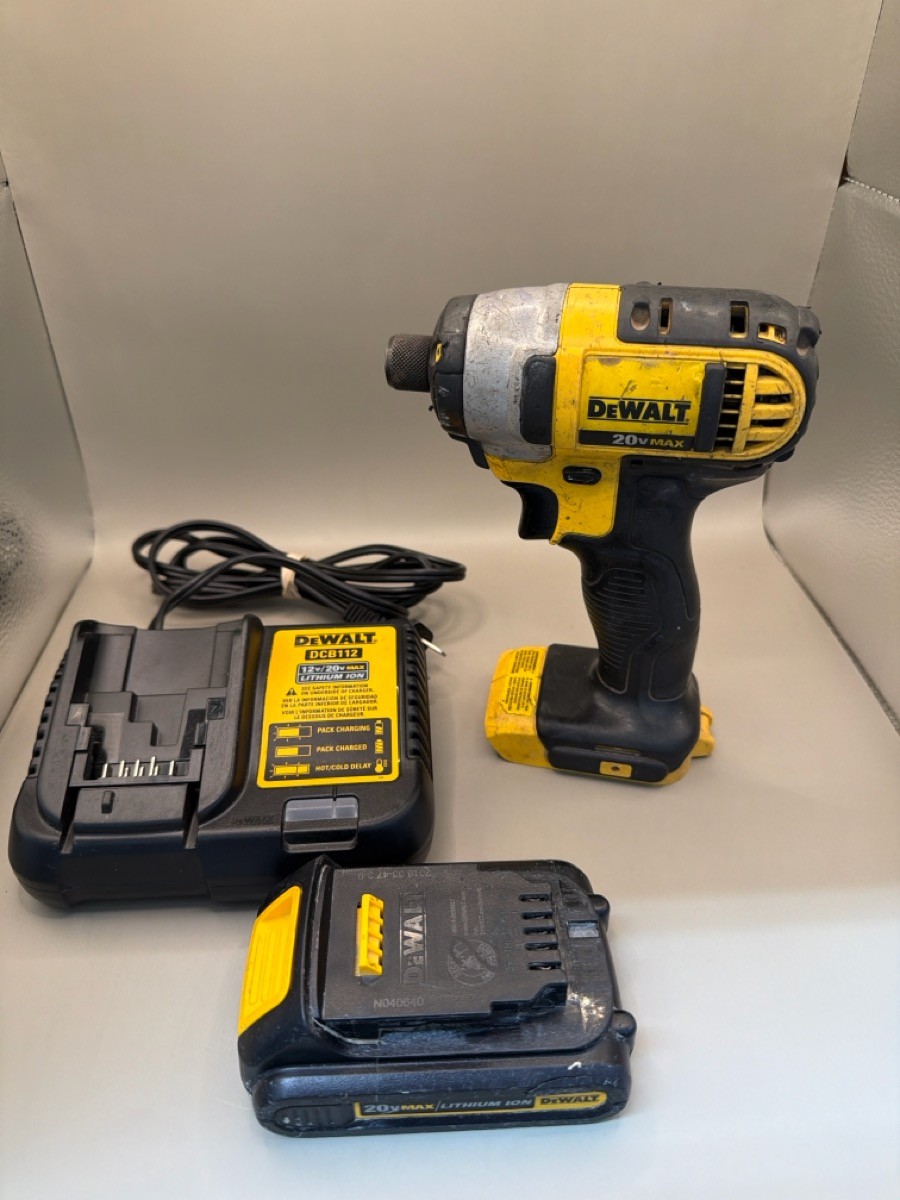 DEWALT DCF885 – 20V MAX* 1/4&Prime; IMPACT DRIVER (B07035110)