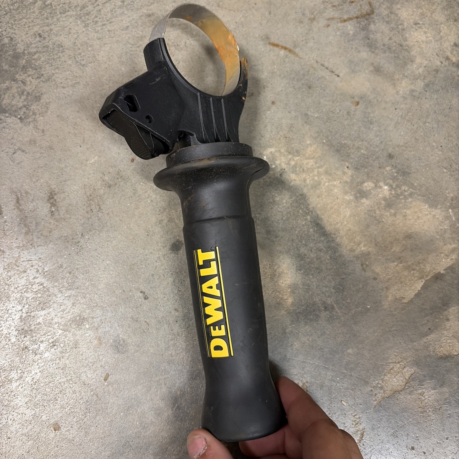 DeWalt HANDLE FOR DCH416