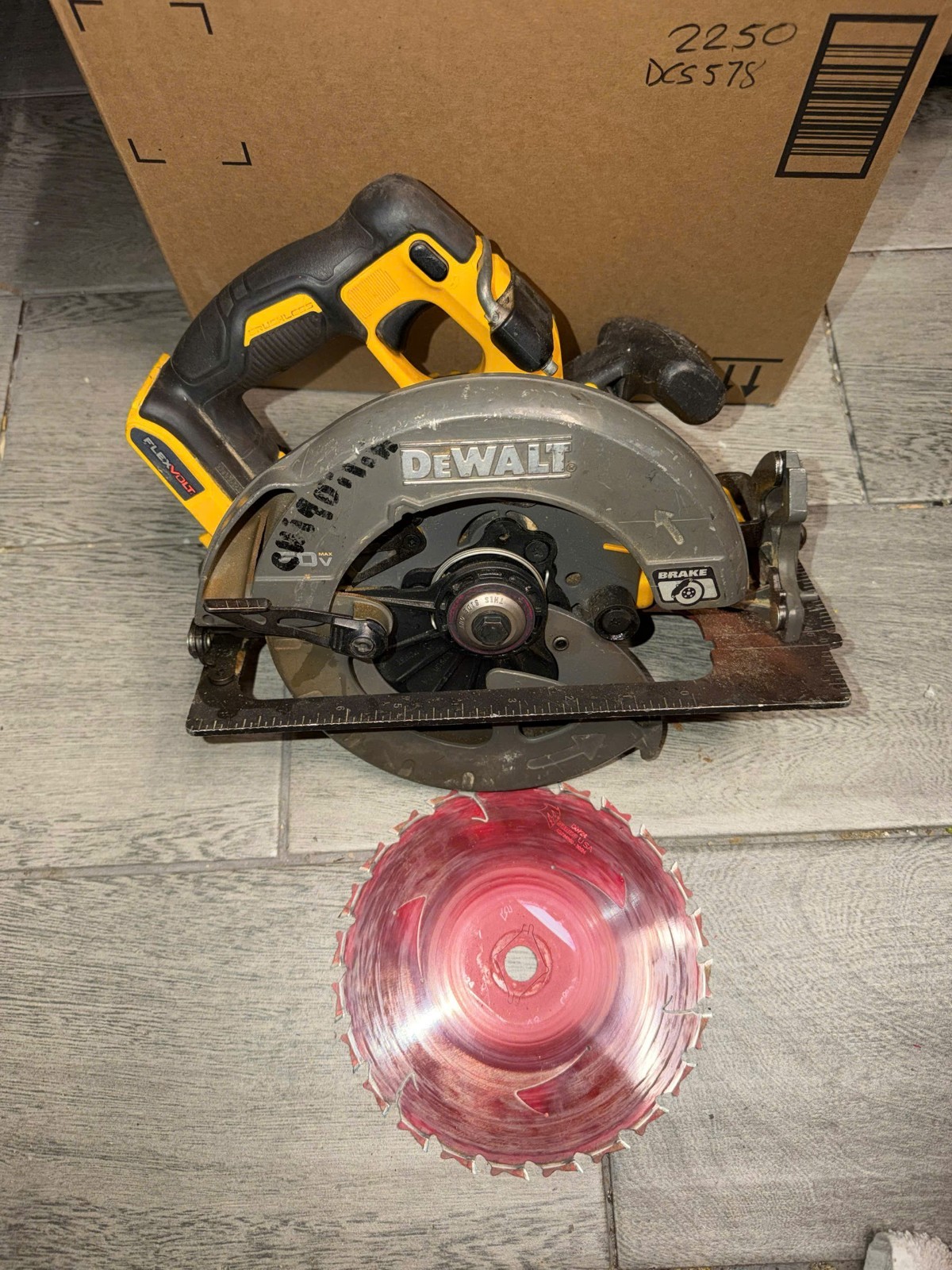 DEWALT DCS578 FLEXVOLT 60V Brushless 7-1/4in Circular Saw (Tool Only)