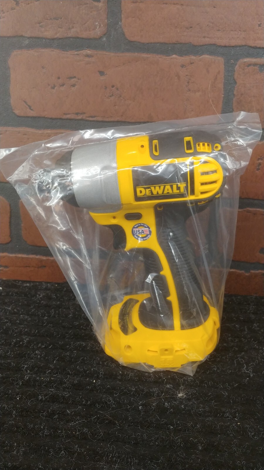 Dewalt DC825B 18V 1/4&Prime; Variable Speed Impact Driver-***DISPLAY***