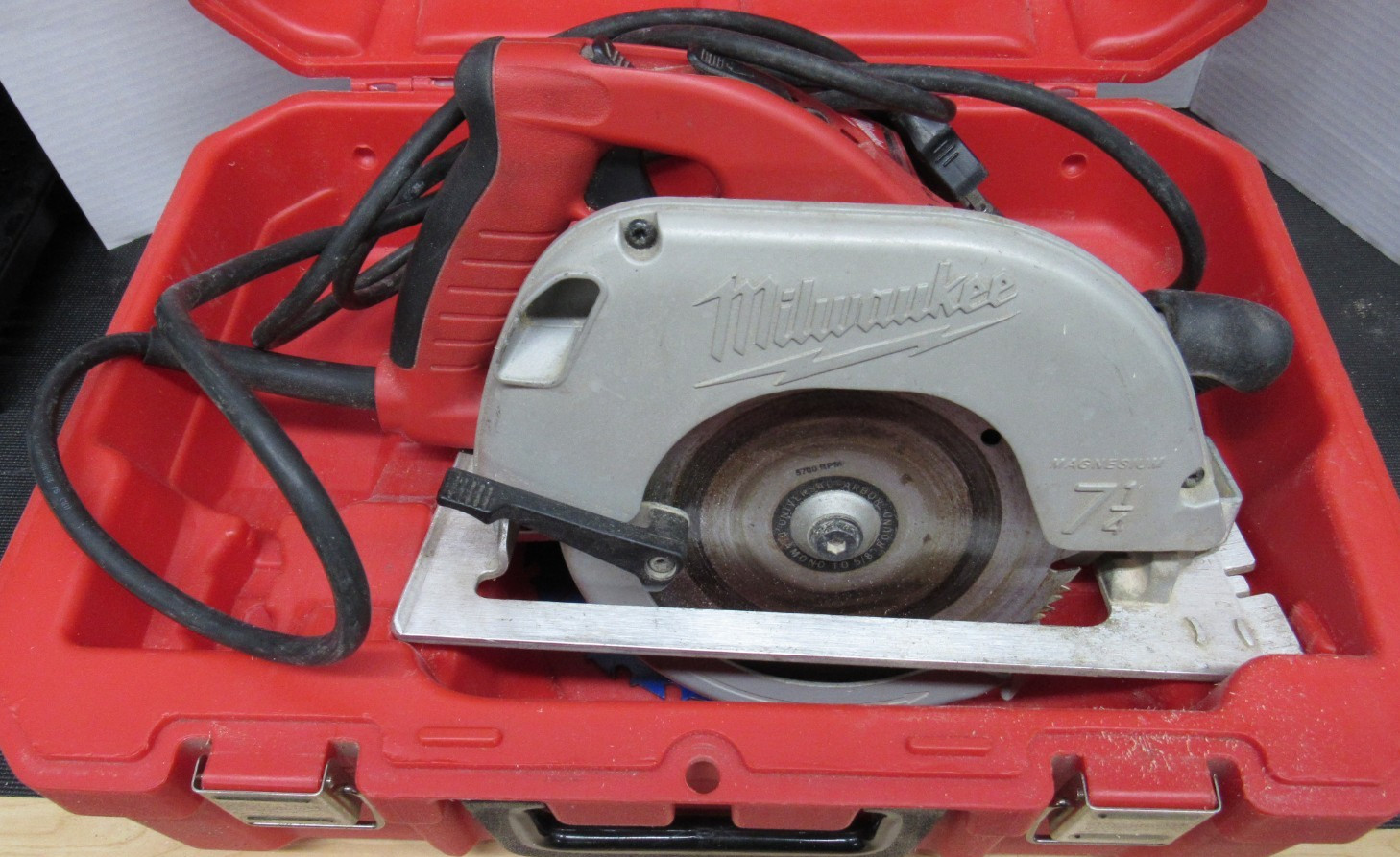 Milwaukee Magnesium 6390-20 TILT-LOK 120V 7-1/4&Prime; Circular Saw w/ Case & Blades
