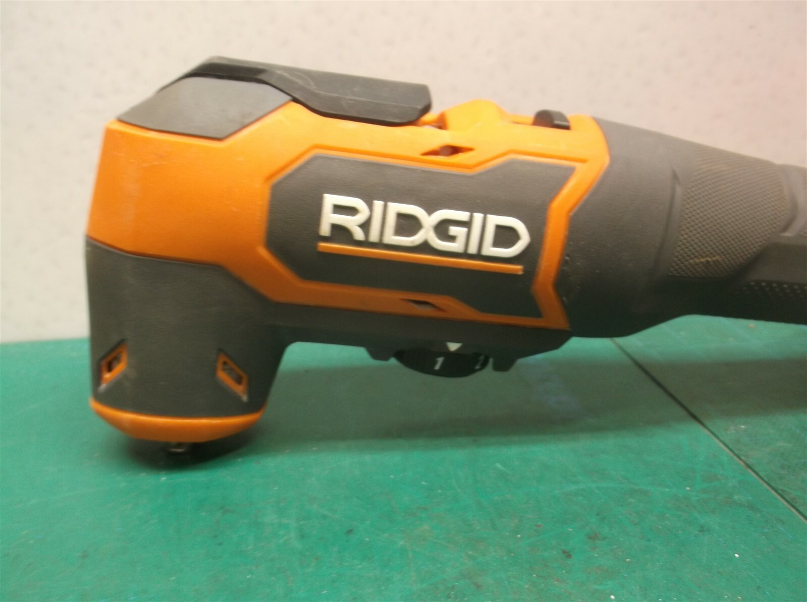 RIDGID TOOLS R86240 OSCILLATING TOOL ONLY sn cs2121041dl60203