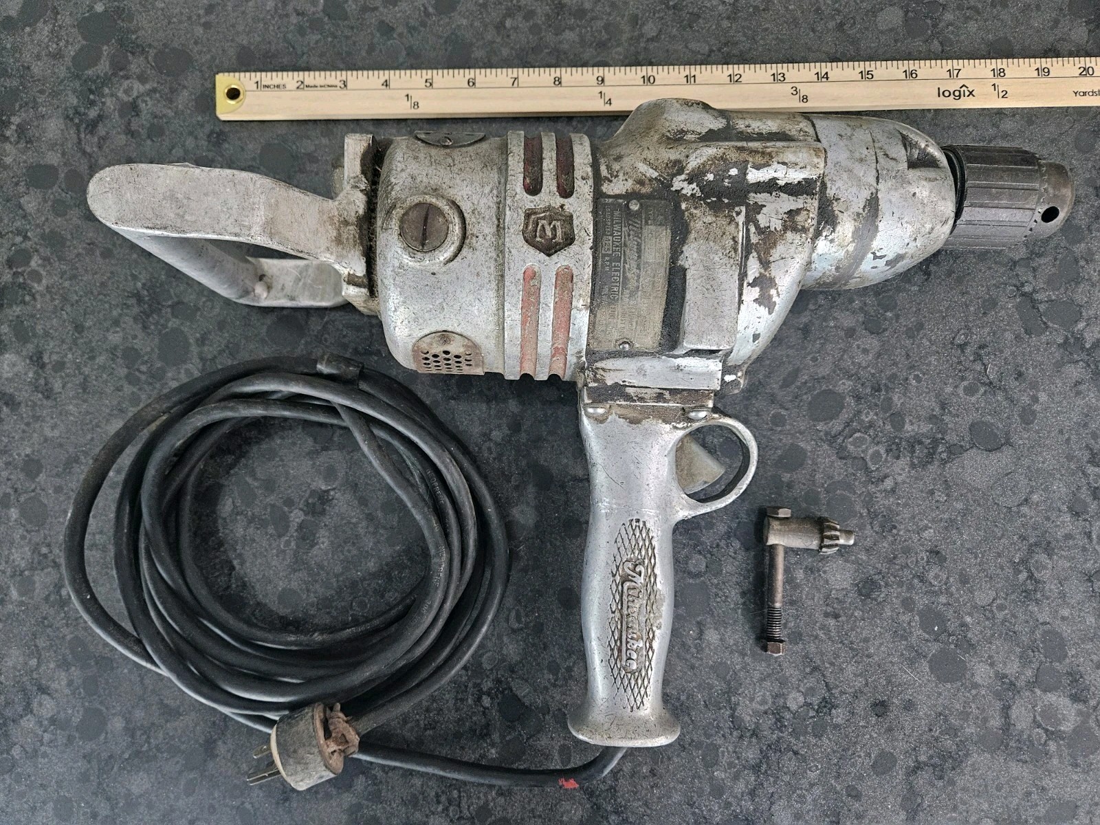 VINTAGE MILWAUKEE C-312 Heavy-Duty 1/2 in Keyed Corded Drill 115V 425 RPM