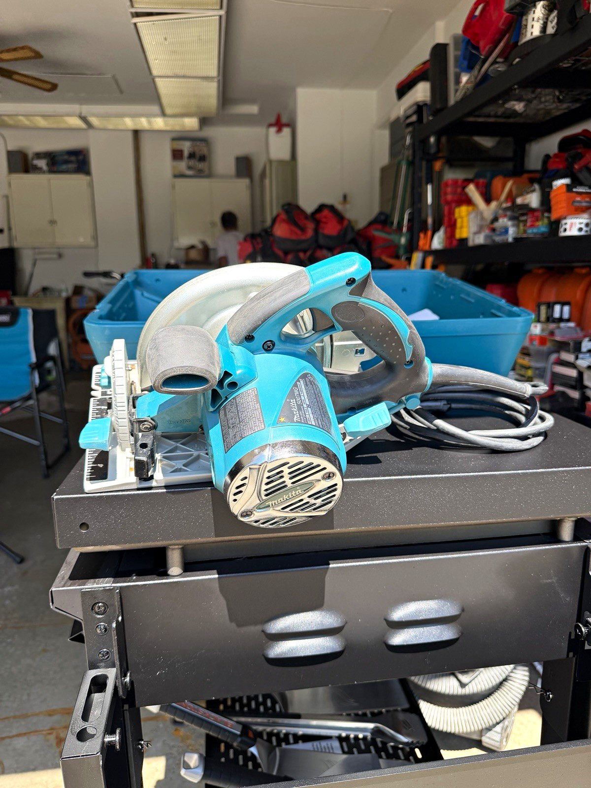 Makita 5007MG 7-1/4&Prime; Corded Circular Saw Right Blade w/ Case & Blade