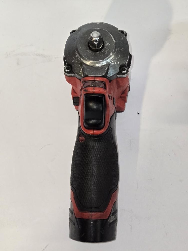 Milwaukee 2554-20 M12 FUEL Stubby 3/8&Prime; Impact Wrench with battery (ROA011372)