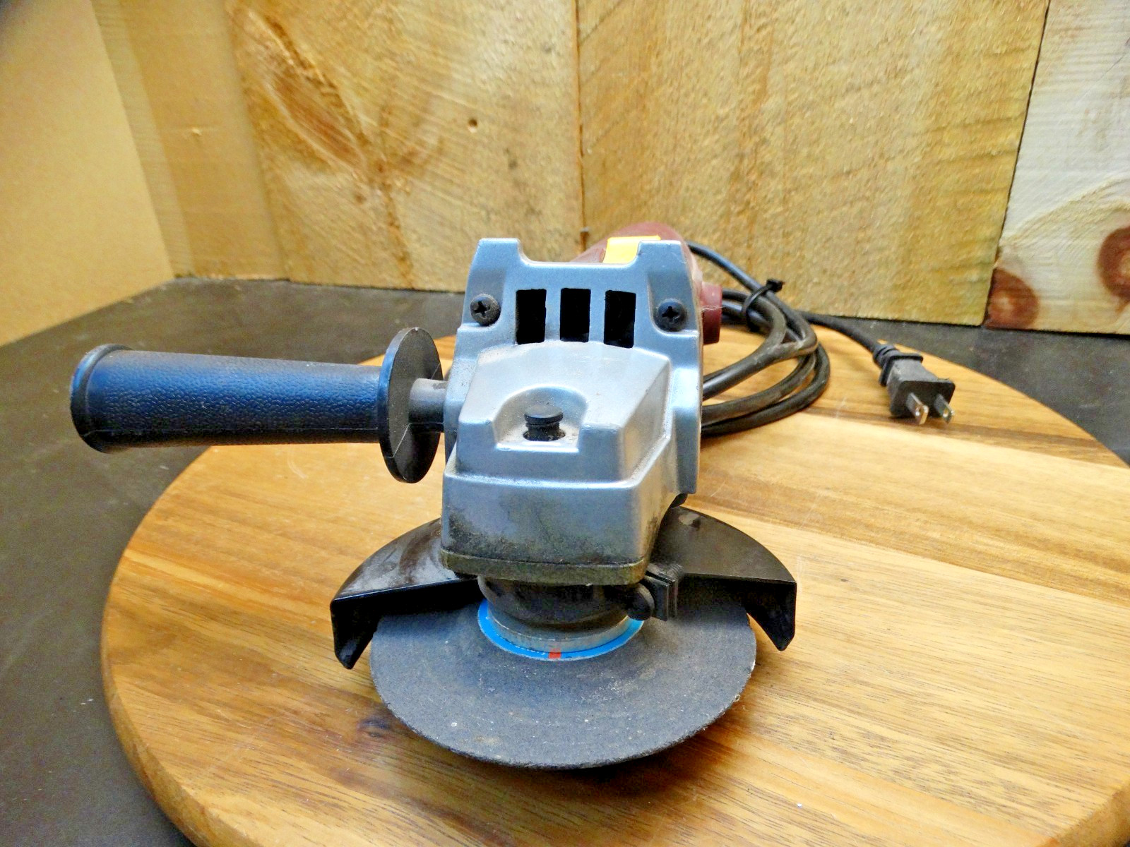 Chicago Electric Angle Grinder 4.5 Inch 120V 4.5A 11000 RPM Hand Tool Item 91223