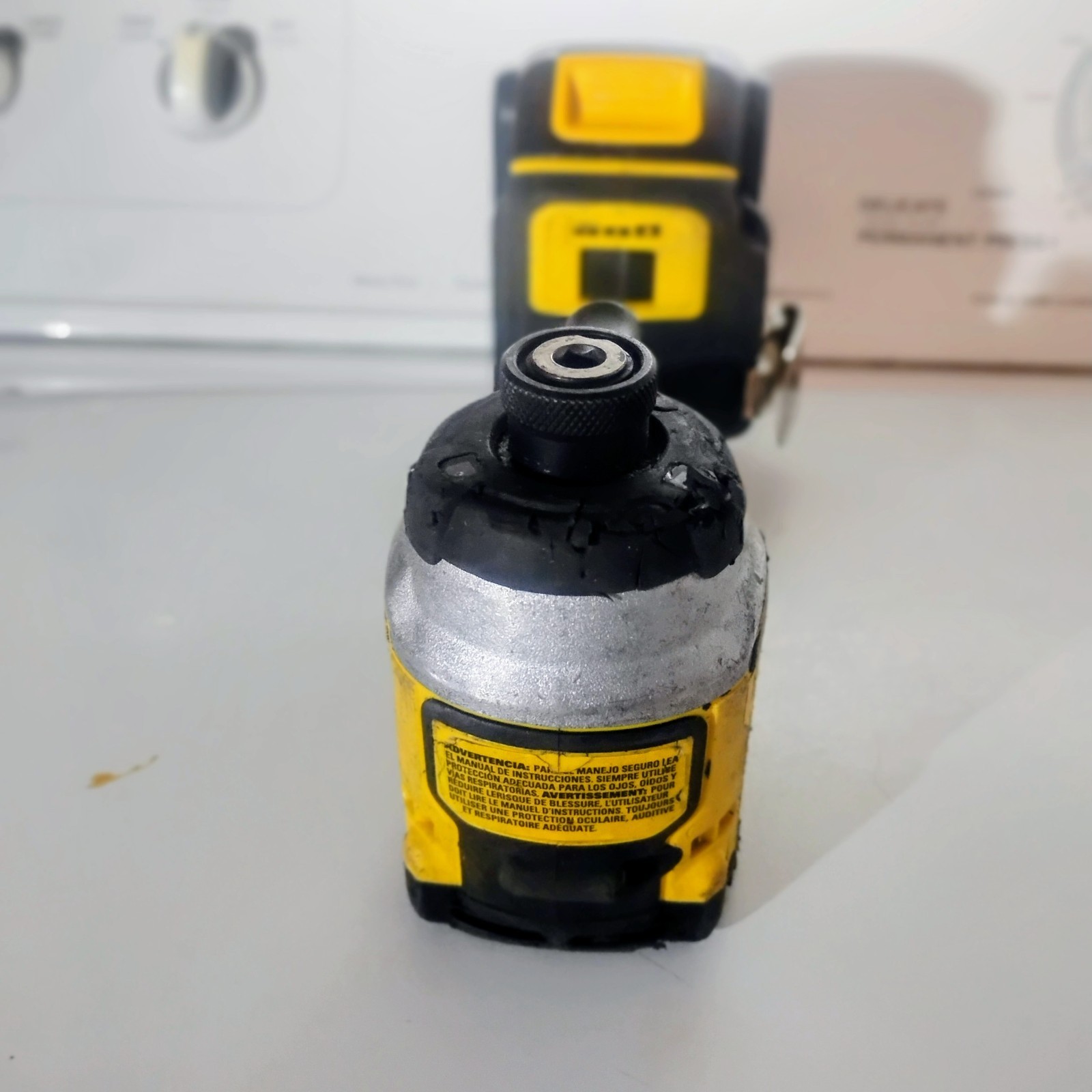 Dewalt DCF850 I/4 Impact Driver W/ Battery