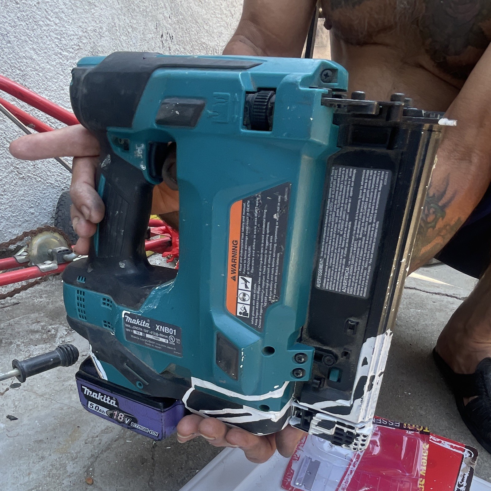 Makita XNB01 18V LXT 18Ga Cordless Brad Nailer w/ 5.0Ah Li-Ion Battery