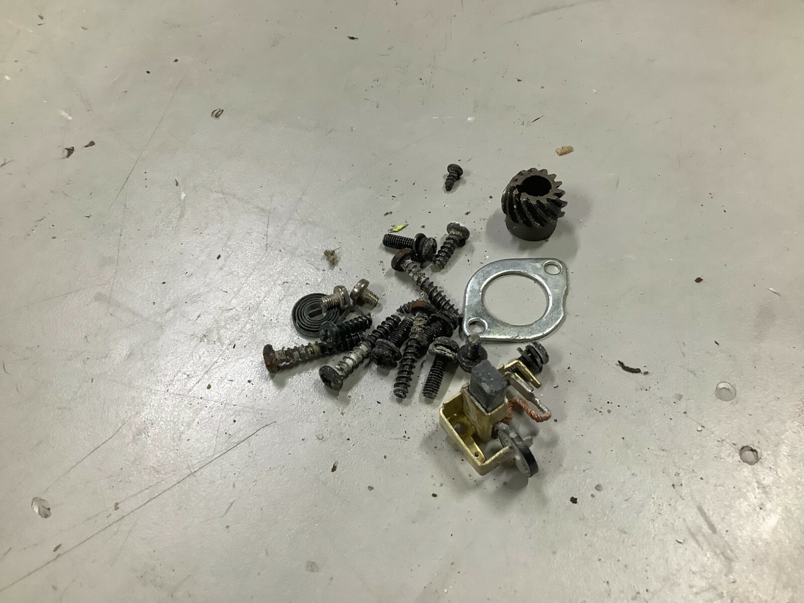 RYOBI OEM AG4031G ANGLE GRINDER HARDWARE SCREWS