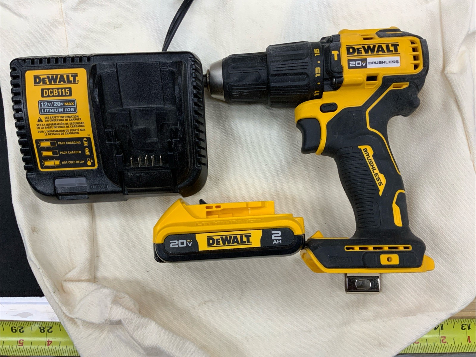 DEWALT DCD798 20V Max Brushless 1/2&Prime; Hammer Drill Driver Kit