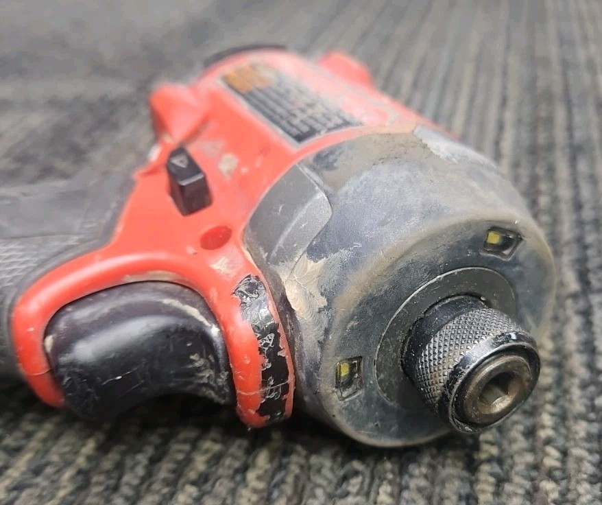 Milwaukee Tools 2953-20 M18 1/4&Prime; Hex Impact Driver + CP3.0 Ah Battery
