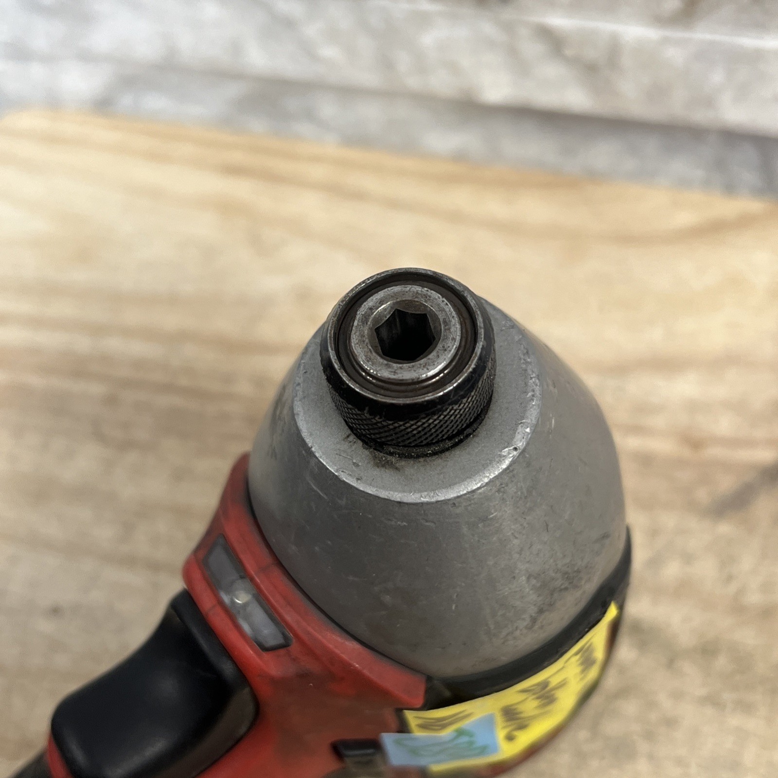 Milwaukee (2656-20) 1/4&Prime; M18 Battery Hex Impact Driver – FOR PARTS OR REPAIR