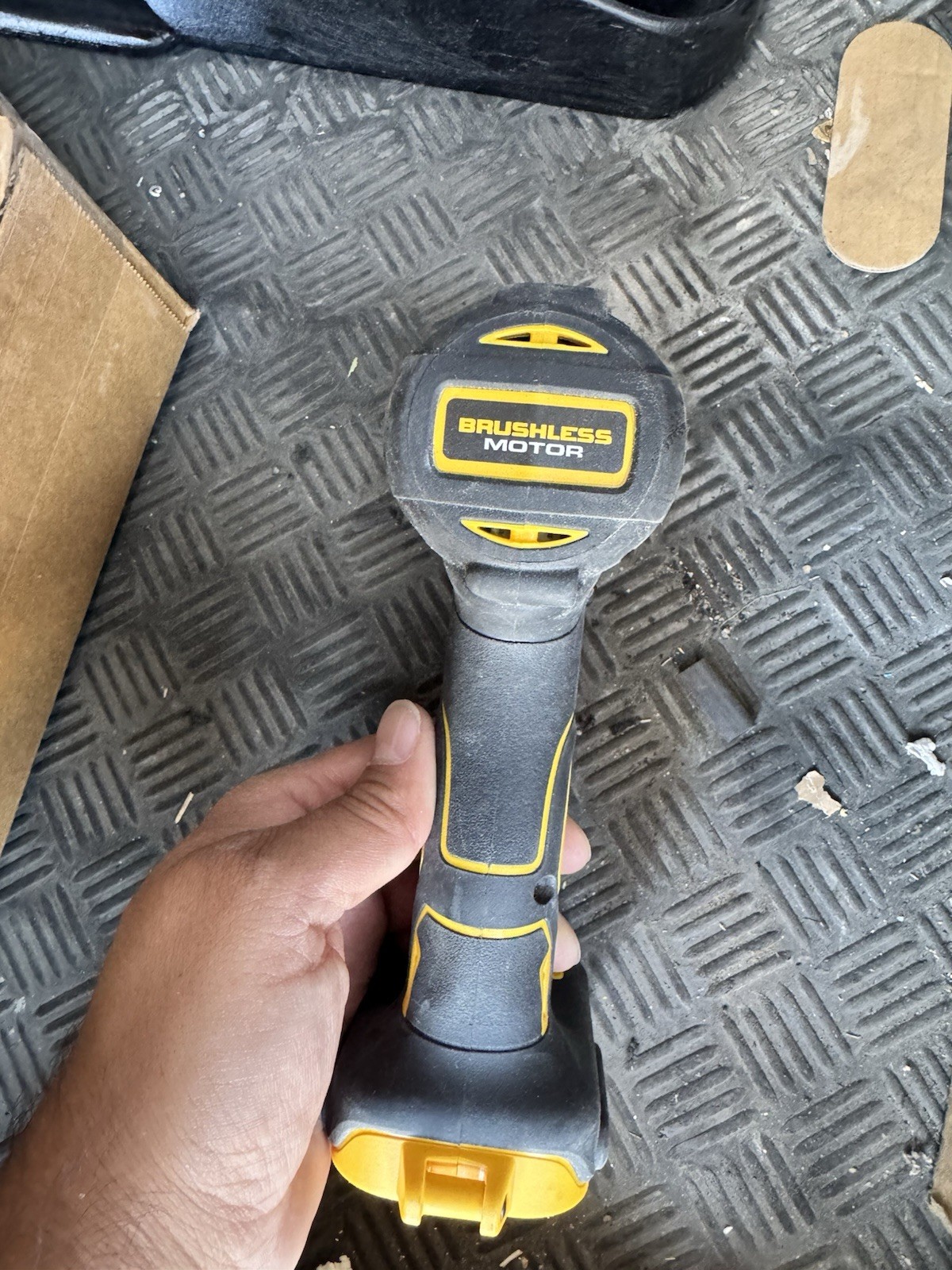 DEWALT 20V MAX Brushless Impact Driver DCF787 w/ 1.5Ah Battery