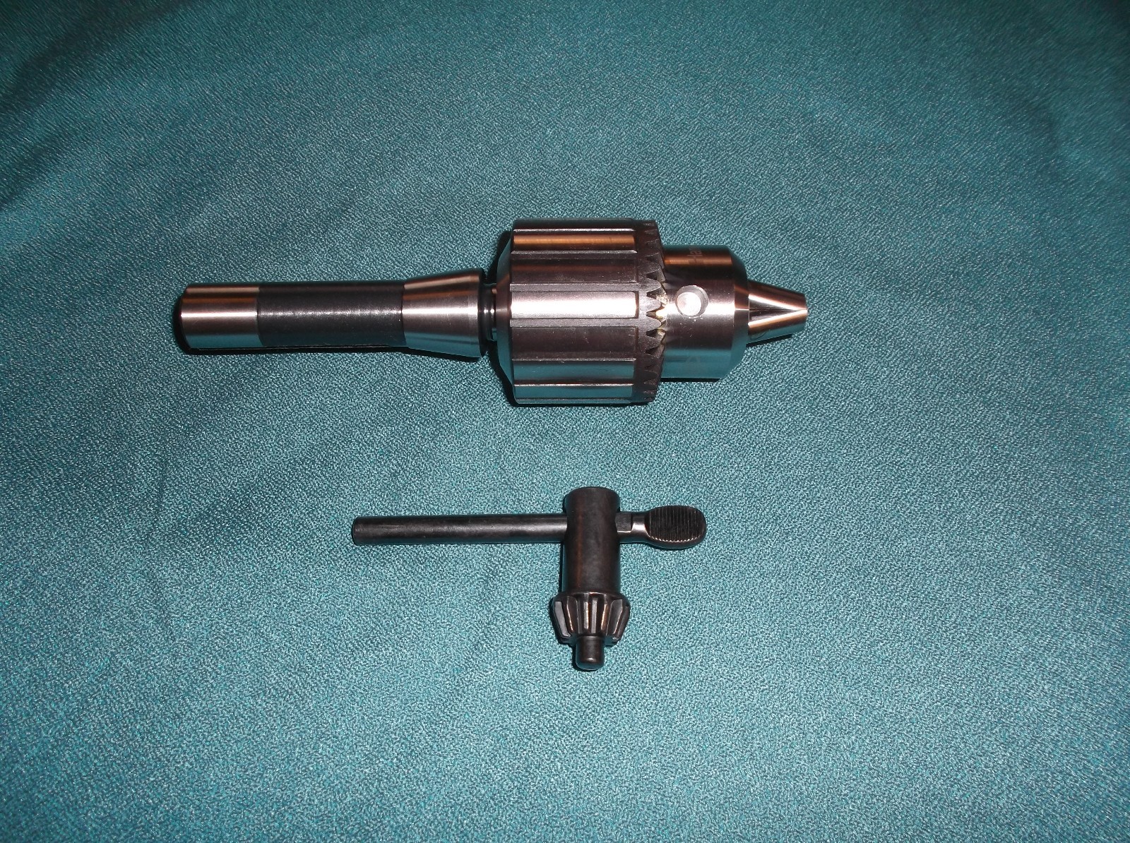 NEW 5/8  » DRILL CHUCK WITH R-8 TAPER FOR GRIZZLY MILLING MACHINE AND OTHERS