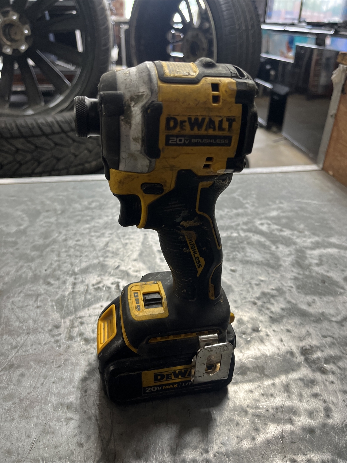 DeWalt DCF850 20V Cordless Brushless Compact 1/4&Prime; Impact Driver With Bat